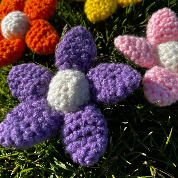 3/$20 Hand Crocheted Springtime Daisy Flower Keychain! - Picture 7 of 17